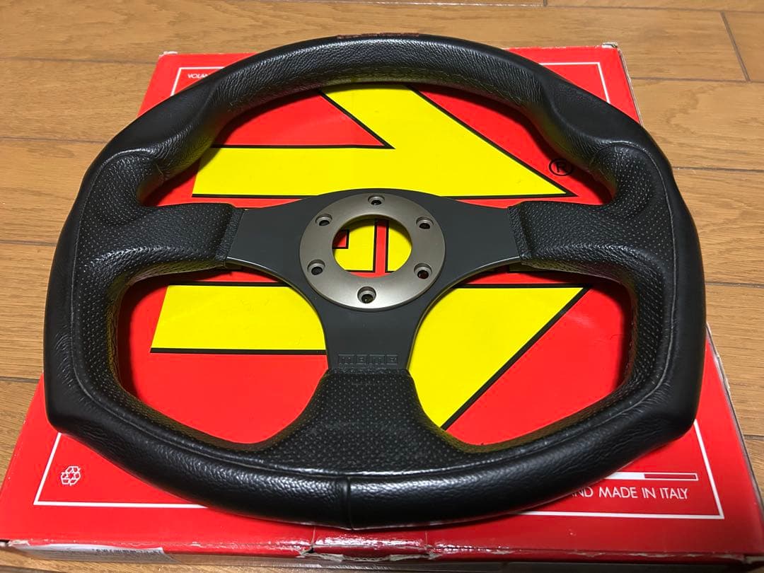 momoステアリング