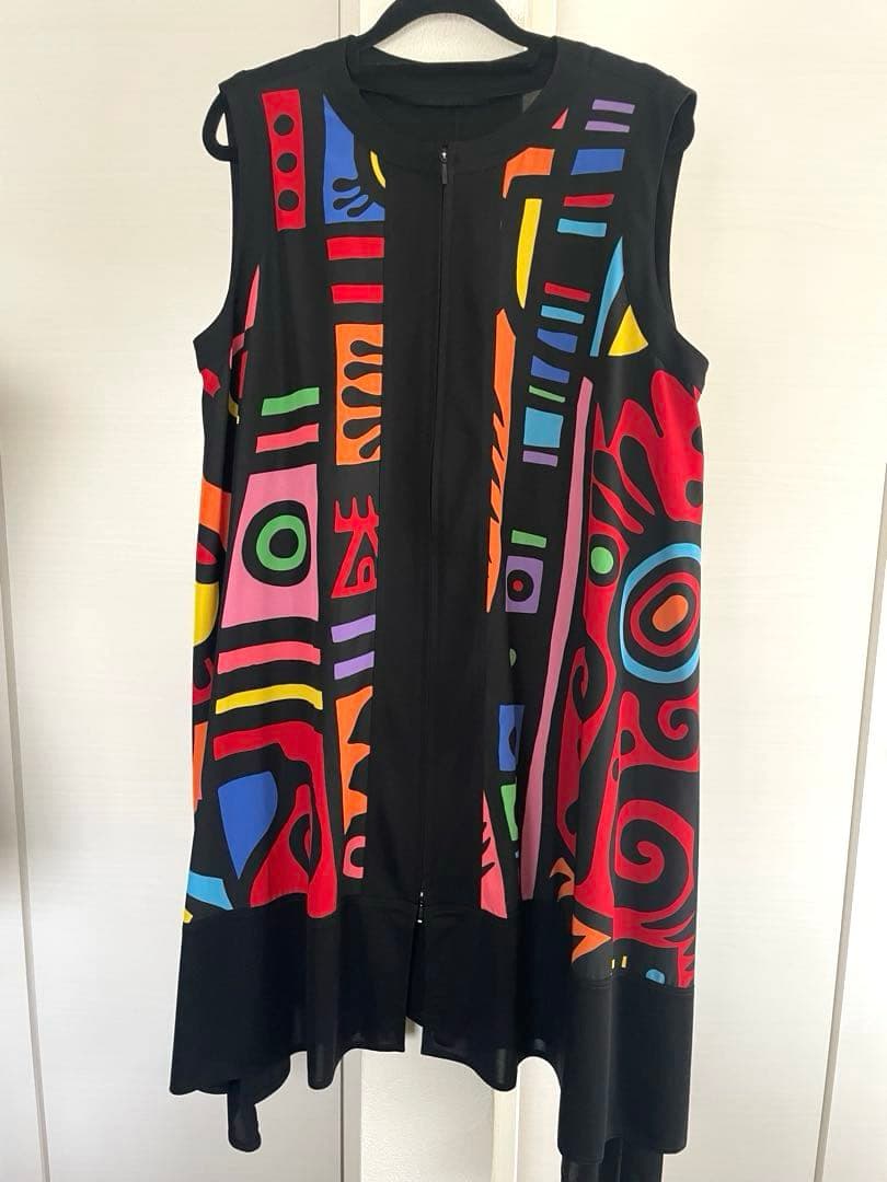 トクコプルミエヴォル/多色幾何学模様ノースリーブチュニックジレ