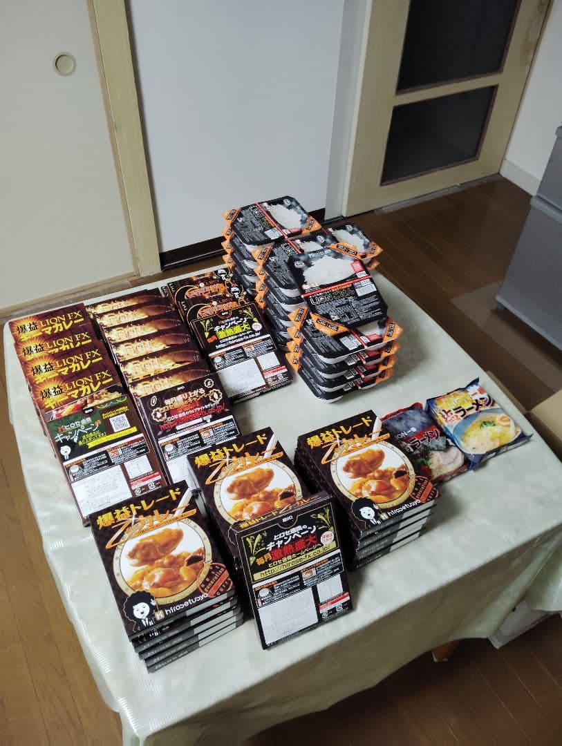 ヒロセ通商レトルトカレー4種34個、ごはん17個、即席ラーメン2個、総合計53個
