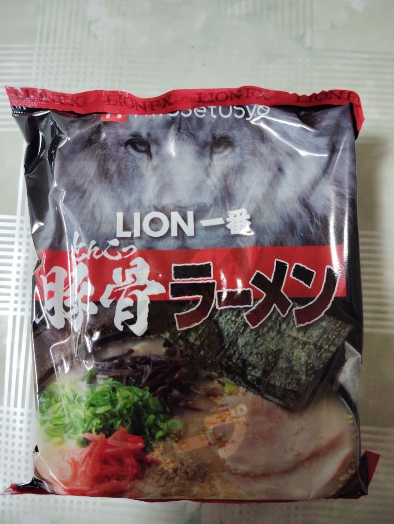 ヒロセ通商レトルトカレー4種34個、ごはん17個、即席ラーメン2個、総合計53個