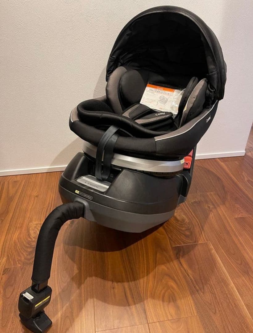 新生児対応　コンビ　クルムーヴ スマートエッグショック 回転式　チャイルドシート