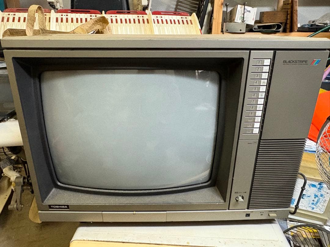 東芝カラーテレビ　昭和レトロ　アンティーク　ブラウン管テレビ