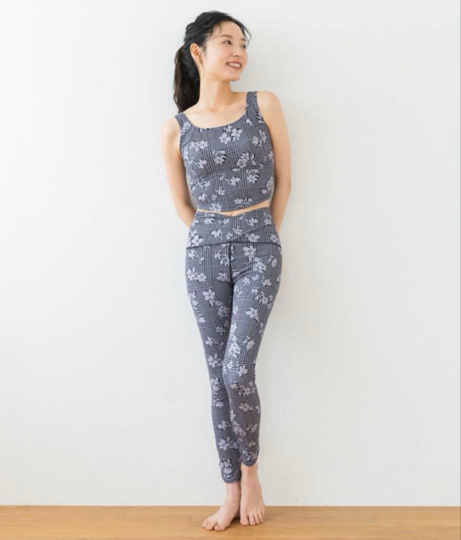 新品未使用　スカーラ sukala チェックウエストクロスレギンス　Mサイズ