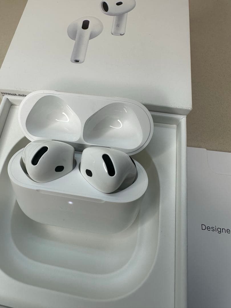 【美品】AirPods 4 ANC搭載モデル MXP93J/A 4W1MQ