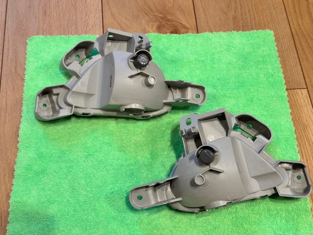 MAZDA デミオ 純正 リアアクセントレンズ リアフォグ