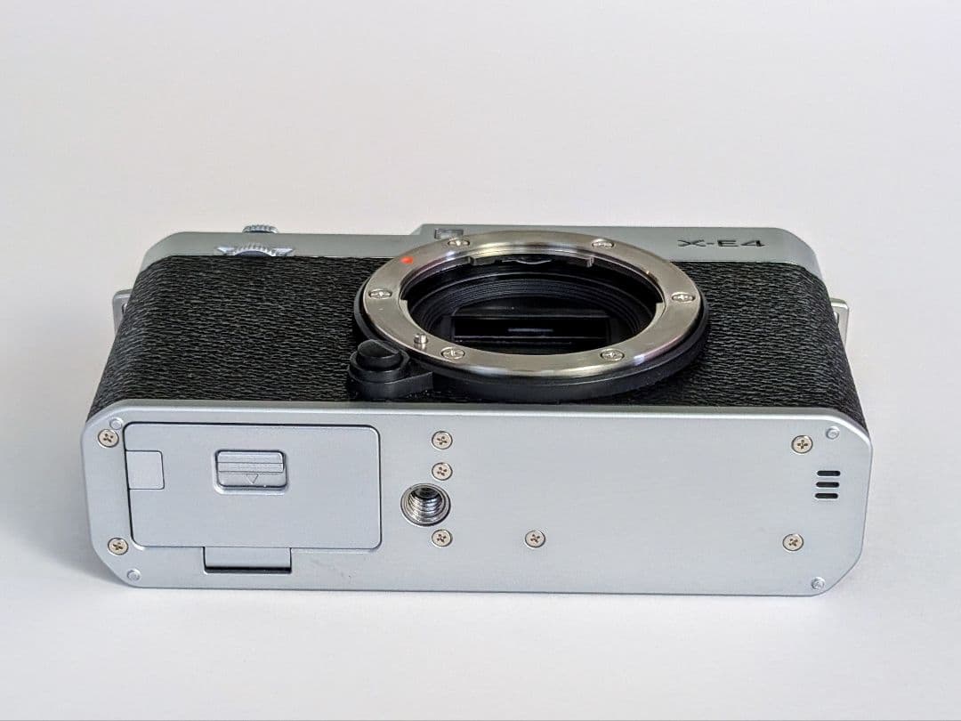 FUJIFILM X-E4 ミラーレスデジタルカメラ レンズキット シルバー