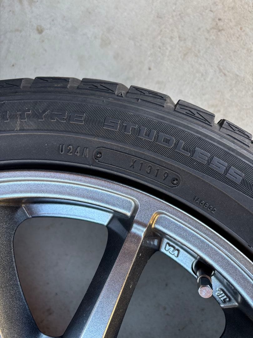 VOXYヴォクシー80 スタッドレスタイヤ セット