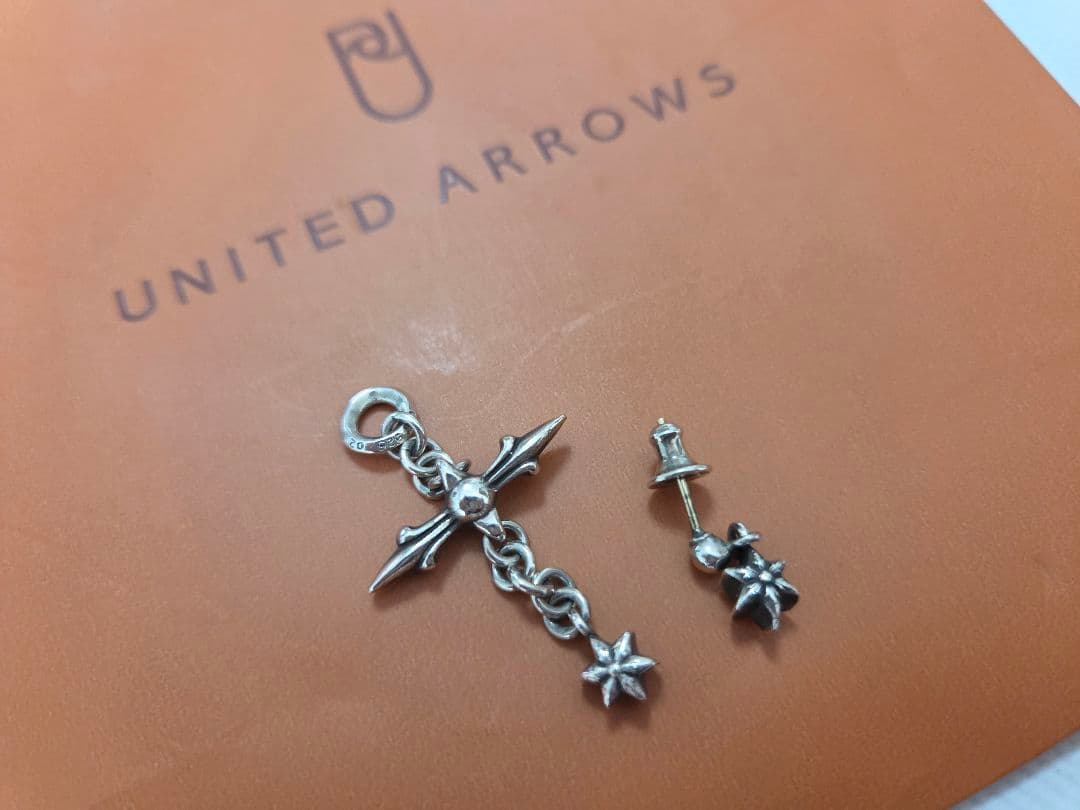 b*d様 CHROME HEARTS★タイニースタードロップピアス★ローリークロ