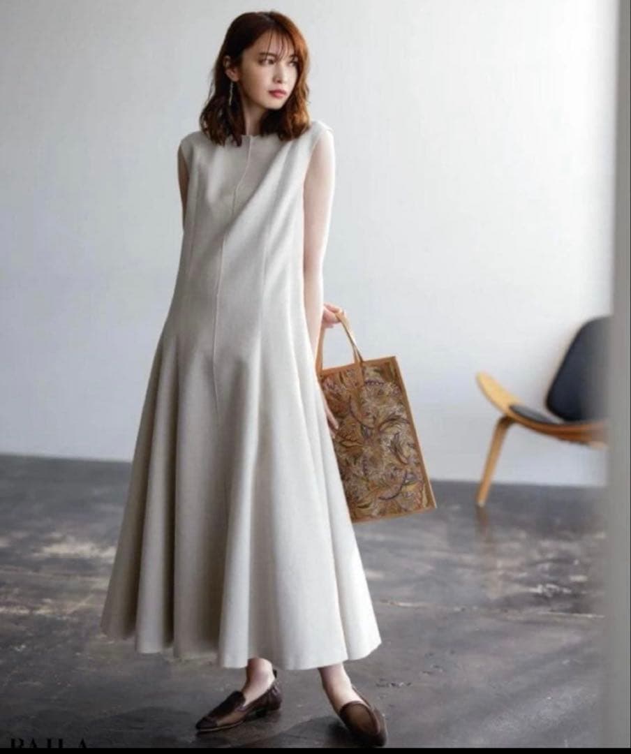 み*こ様 値下げ！ebure ノースリーブAラインワンピース ベージュ