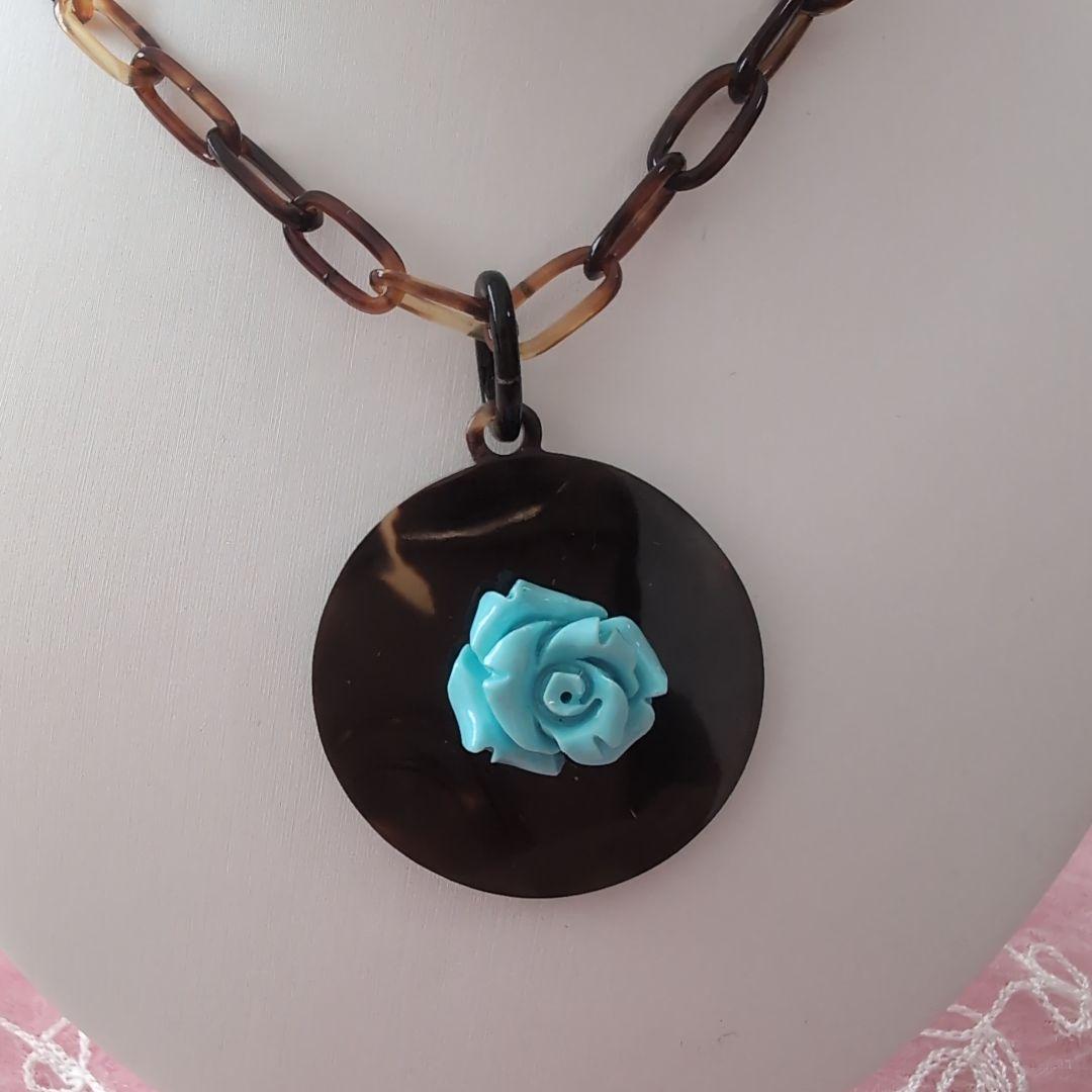 ★お値下げ★本鼈甲ターコイズ薔薇モチーフ付きペンダント