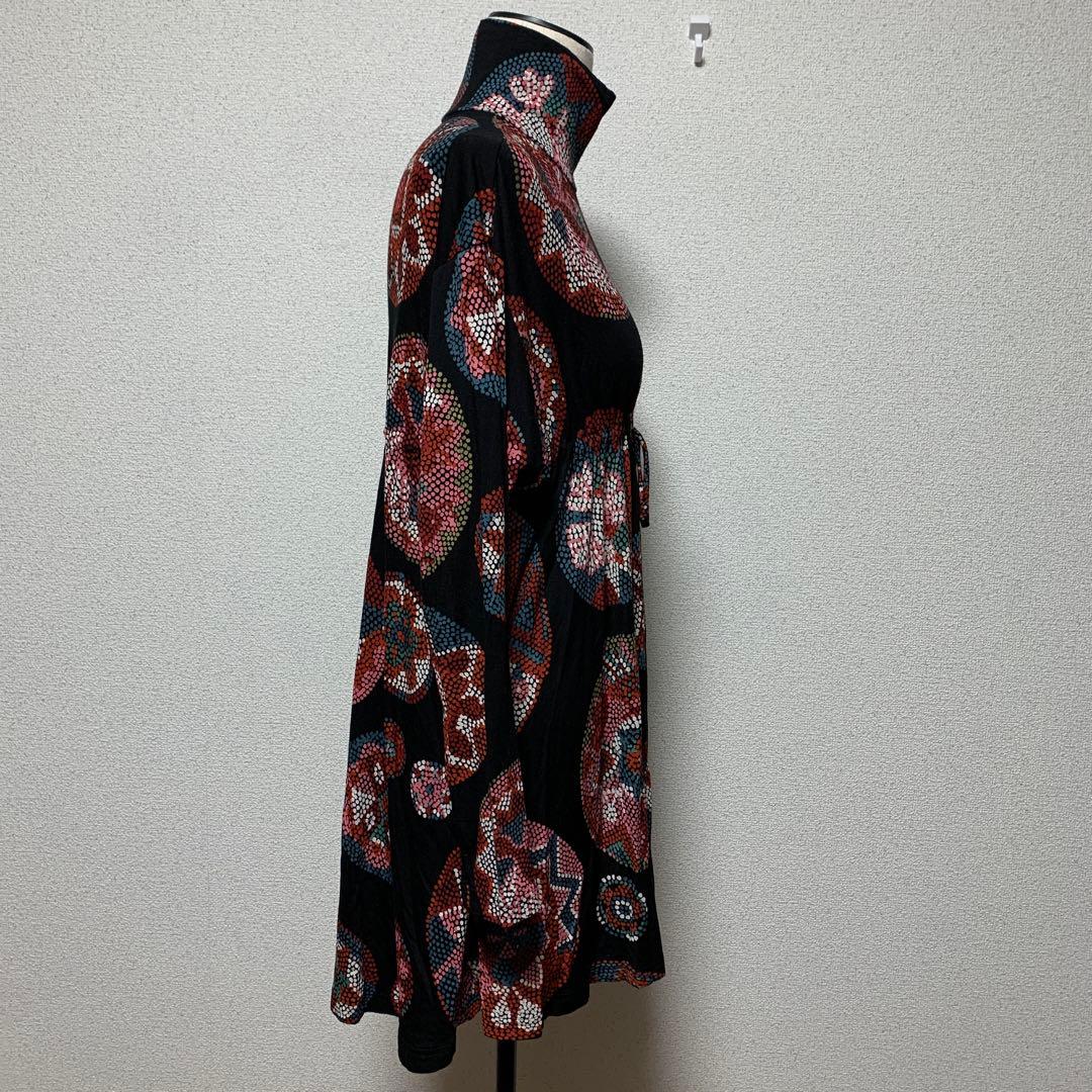 トクコプルミエヴォル セレブ 高級 上品 派手 個性的 人気 タートルネック