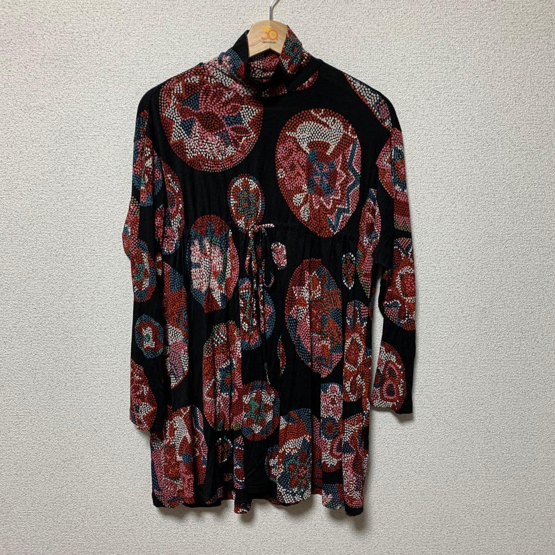 トクコプルミエヴォル セレブ 高級 上品 派手 個性的 人気 タートルネック