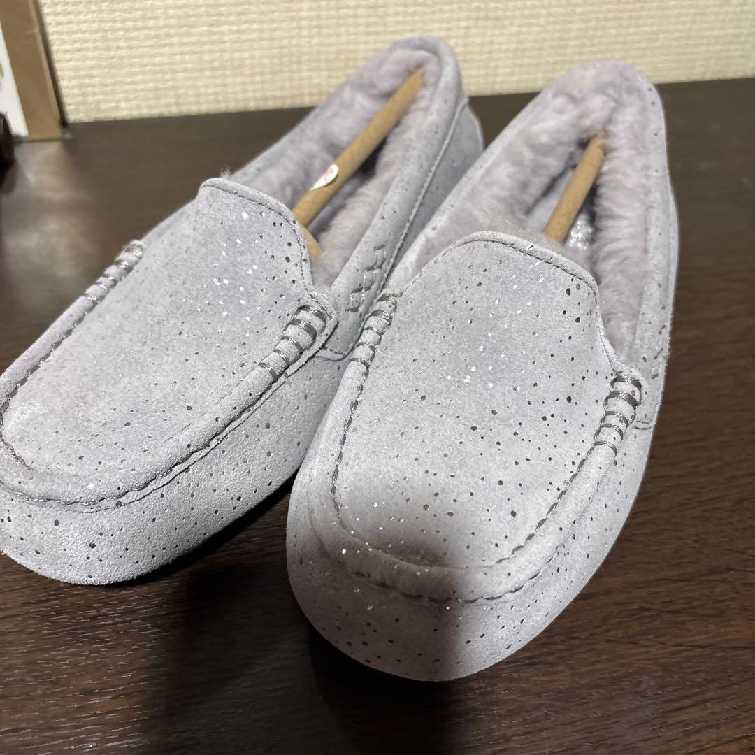 アグ　アンスレー　グレー　 スパンコール付き　内側もグレー　 新品未使用