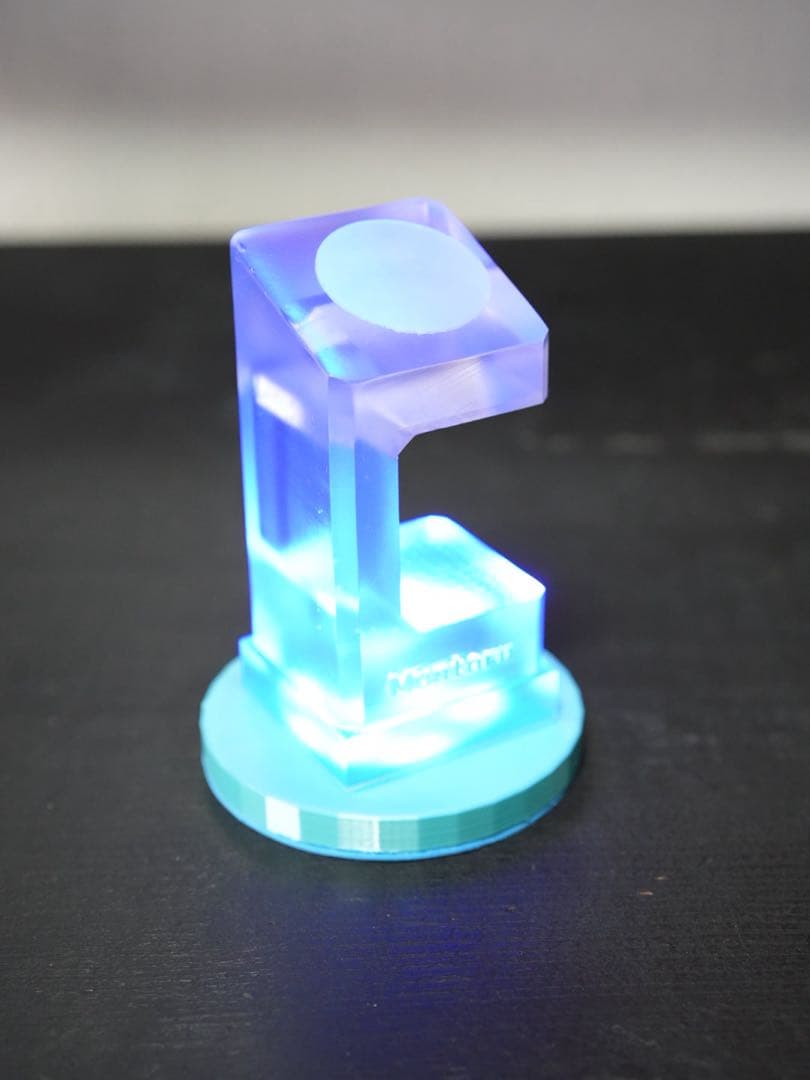 アイスクリアムントル 底面ブルー屈折 腕時計スタンド