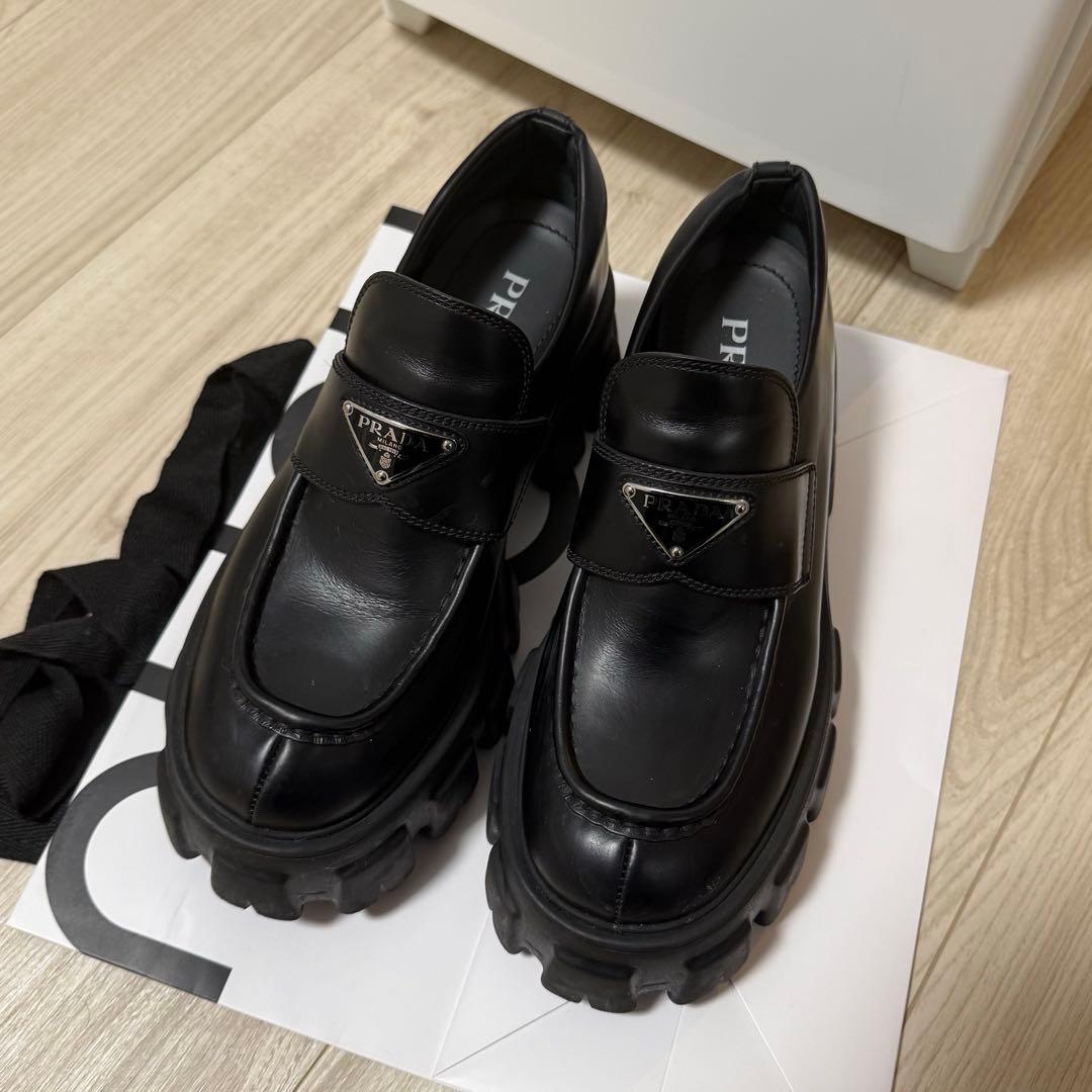 PRADA プラダ モノリス ブラッシュドレザー ローファー