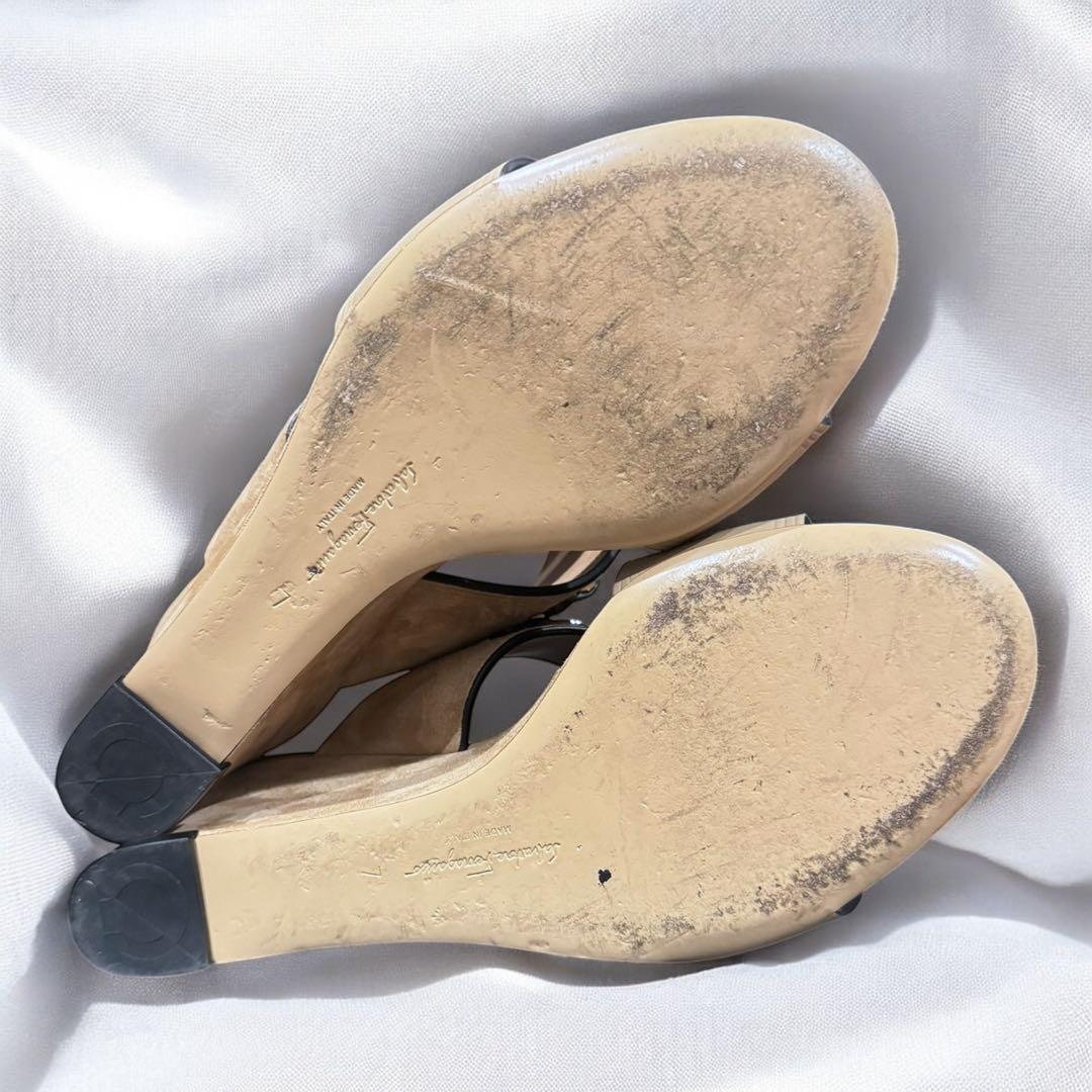 や*ん様 【美品】Salvatore Ferragamo ベージュサンダル　ガン