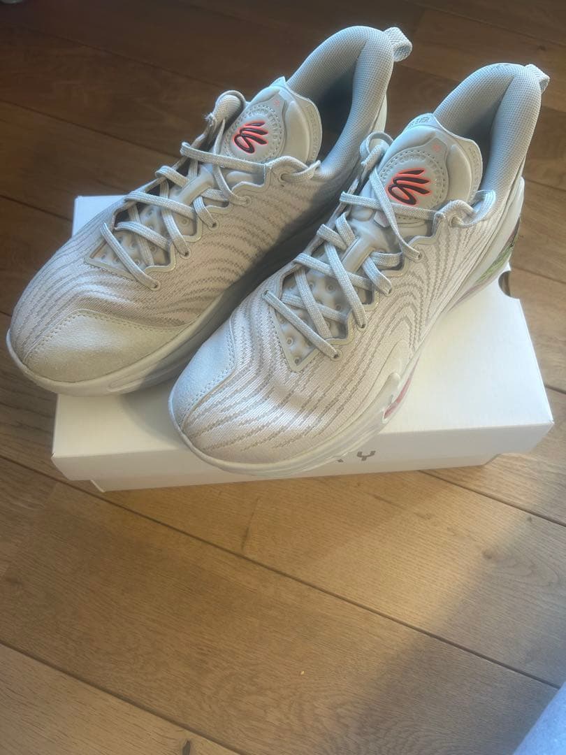 CURRY12 エアクッション付きホワイトスニーカー