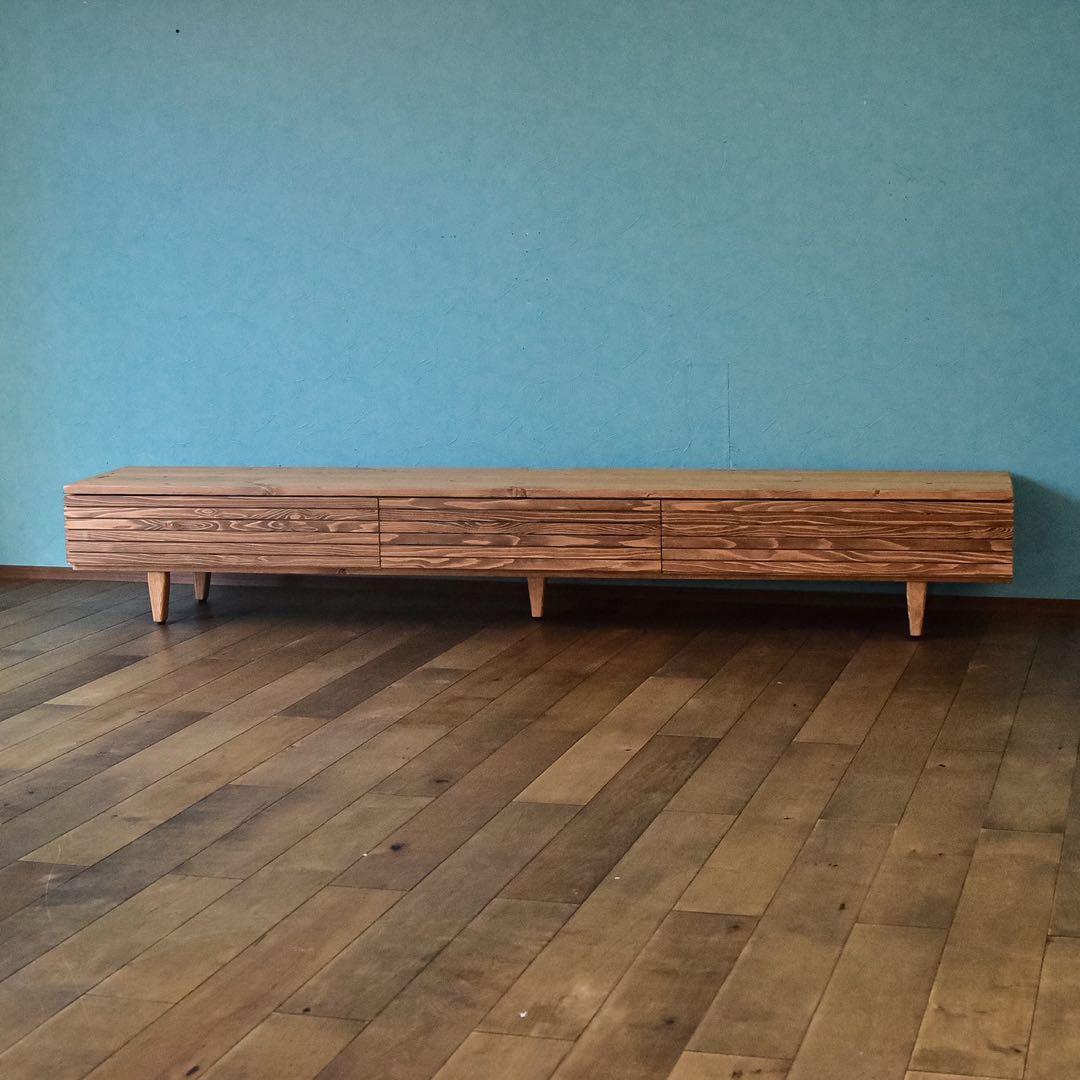 1台限定！直ぐ発送！】テレビボード格子210㎝ミディアムブラウン　木脚　無垢材