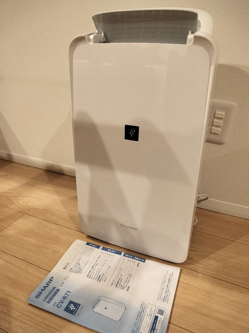 【大特価　超美品】シャープ　衣類乾燥除湿機　cv-r71-w