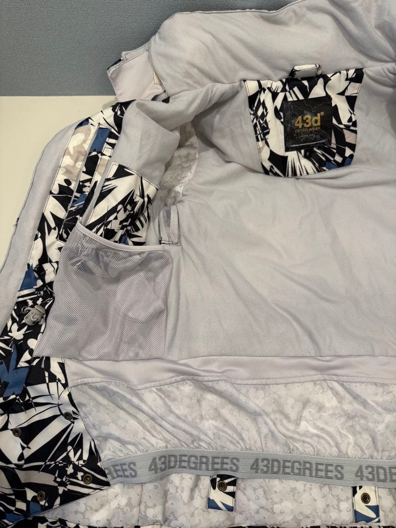 43d スノボーウェア 上下セット レディース Sサイズ