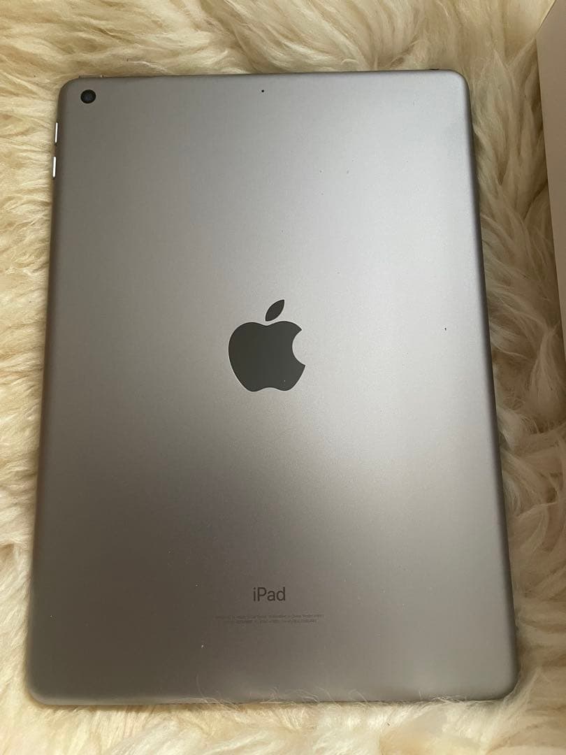 Apple iPad 第6世代 32GBシルバー 本体