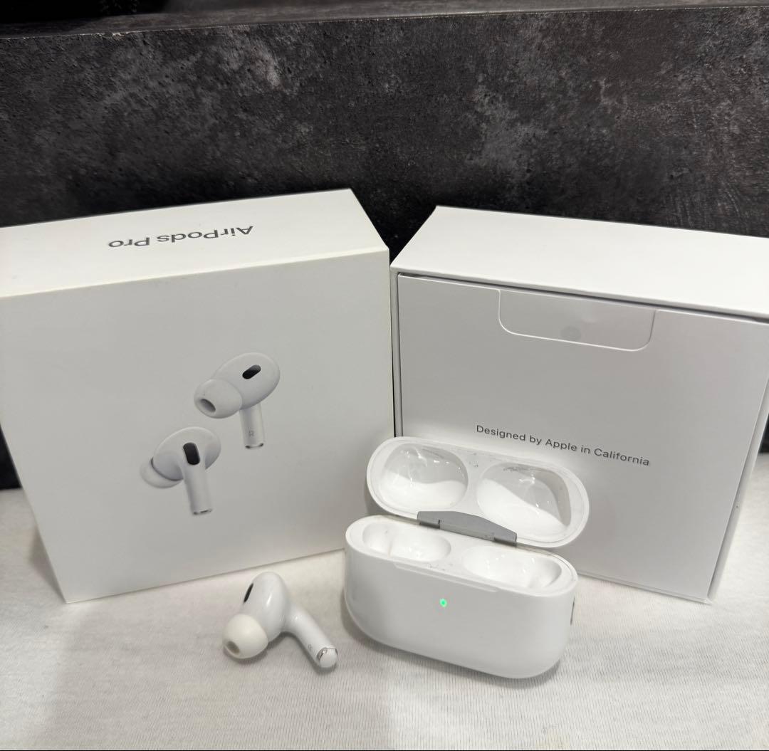 Apple AirPods Pro (第2世代) 本体と右耳