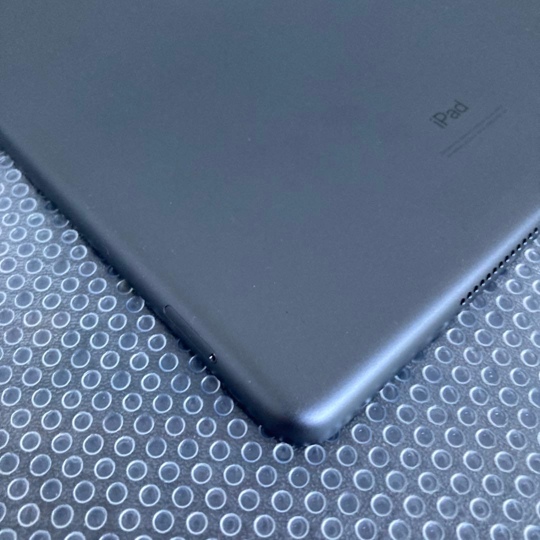 3885【早い者勝ち】電池最良好☆iPad8 第8世代 32GB SIMフリー☆