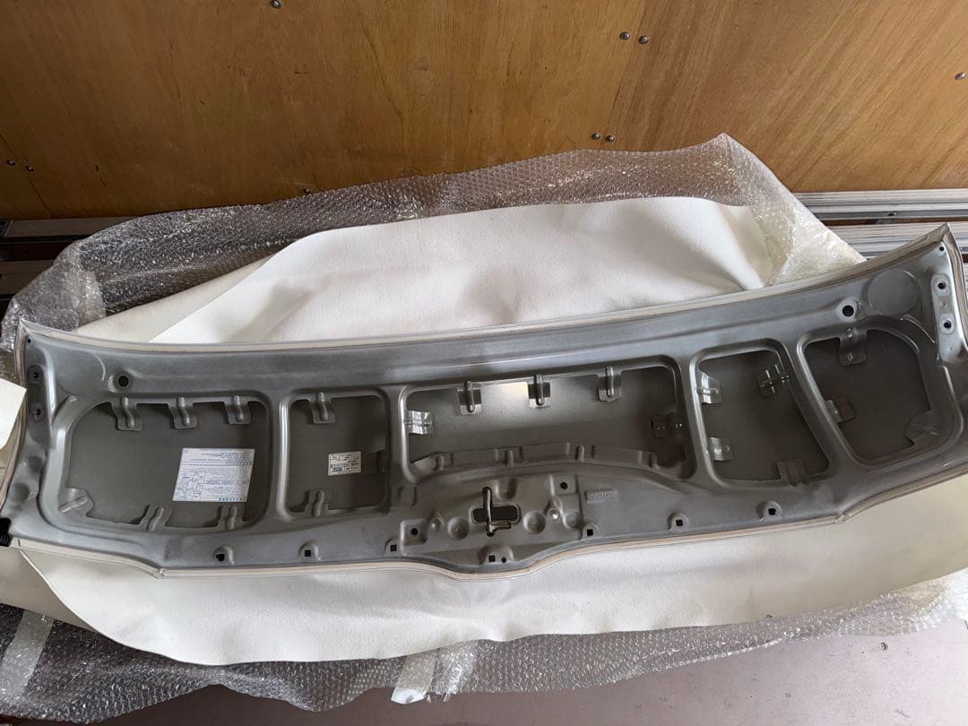 ハイエース　純正ボンネット