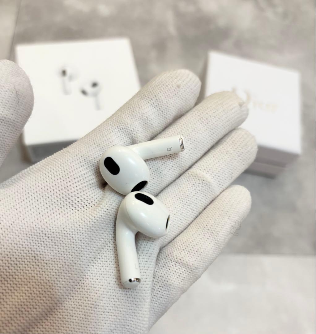 純正AirPods第3世代本体 Diorロゴ入りケース