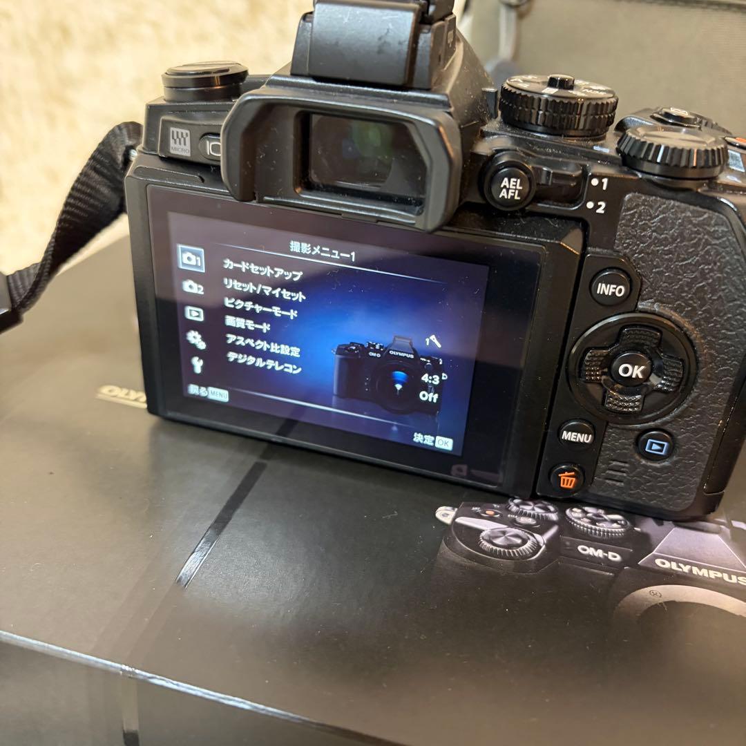 OLYMPUS OM-D E-M1 ミラーレス一眼カメラ 三脚 カメラバッグ