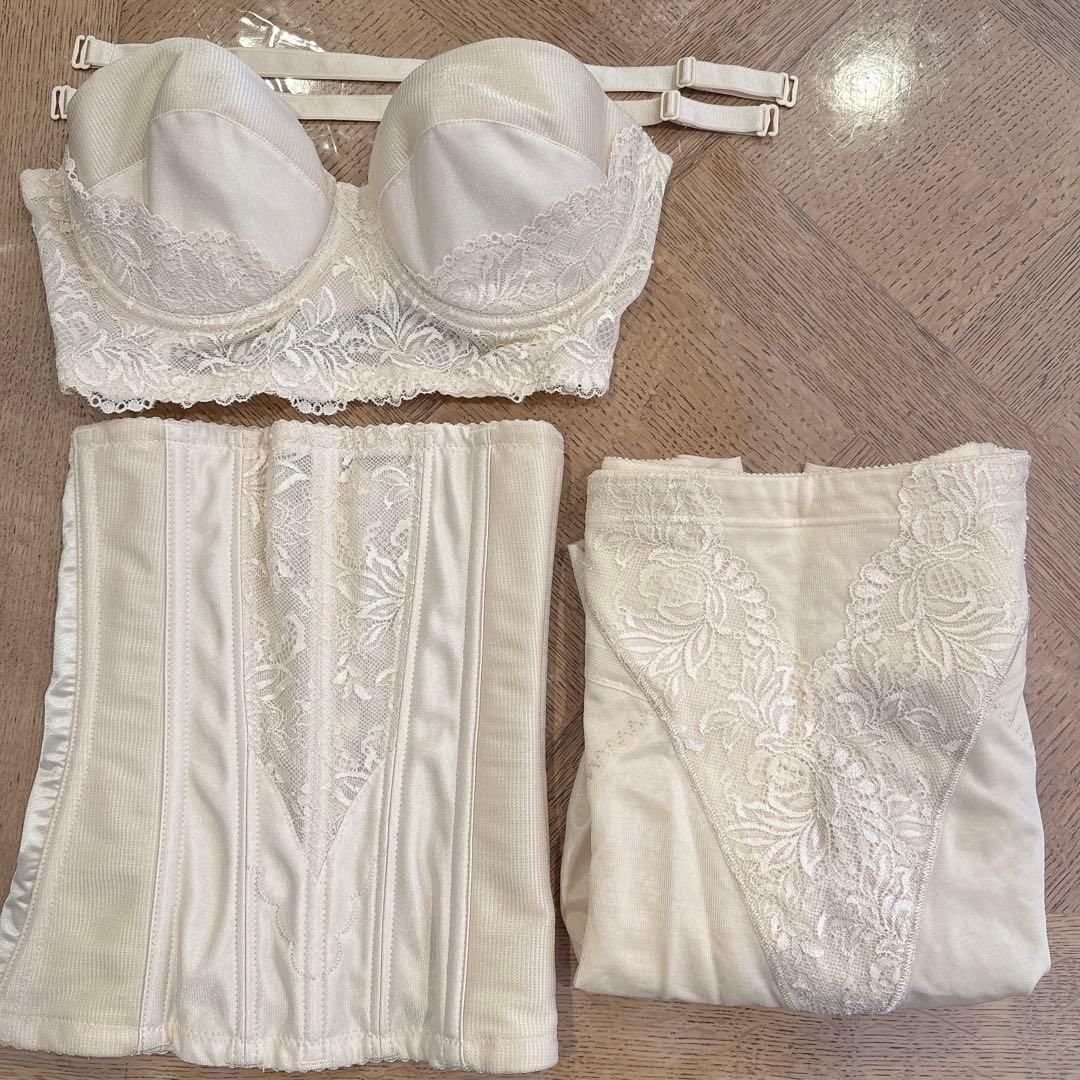 アールイズウェディング ブライダルインナー D70