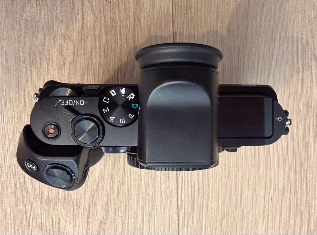 ニコンNikon1 v3 プレミアムキット　標準レンズ、ズームレンズ、おまけつき