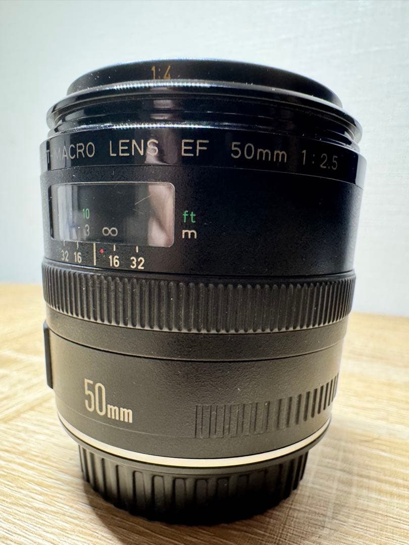 Canon EF 50mm f/2.5 Compact-Macro レンズ