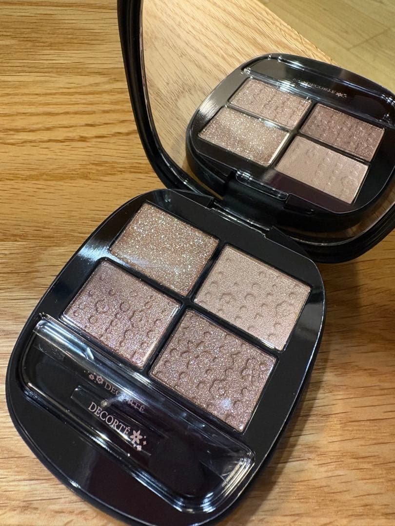 コスメデコルテ クリスマスコフレ2025 アイシャドウのみ 未使用品