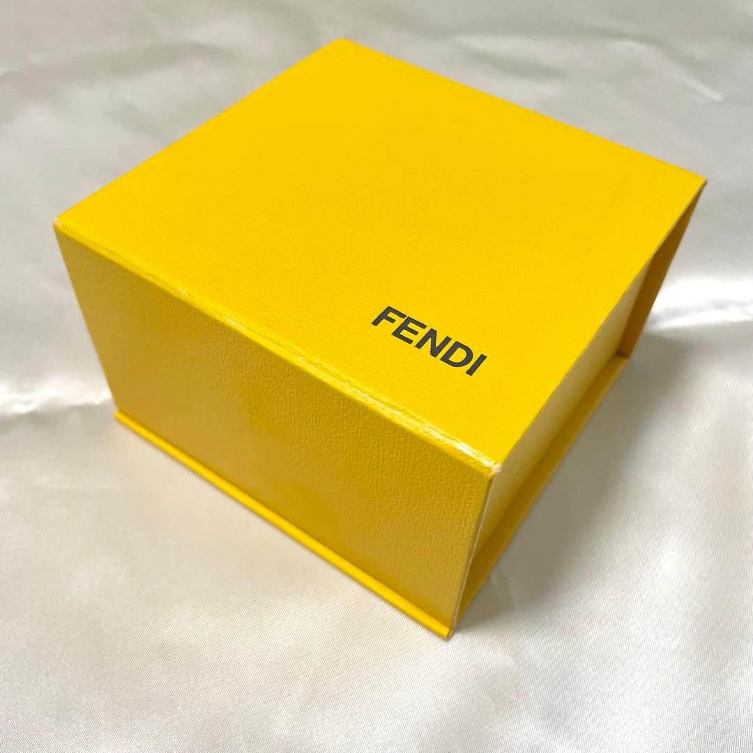 FENDI フェンディ バングル ブレスレット ズッカ カラー 赤 ピンク