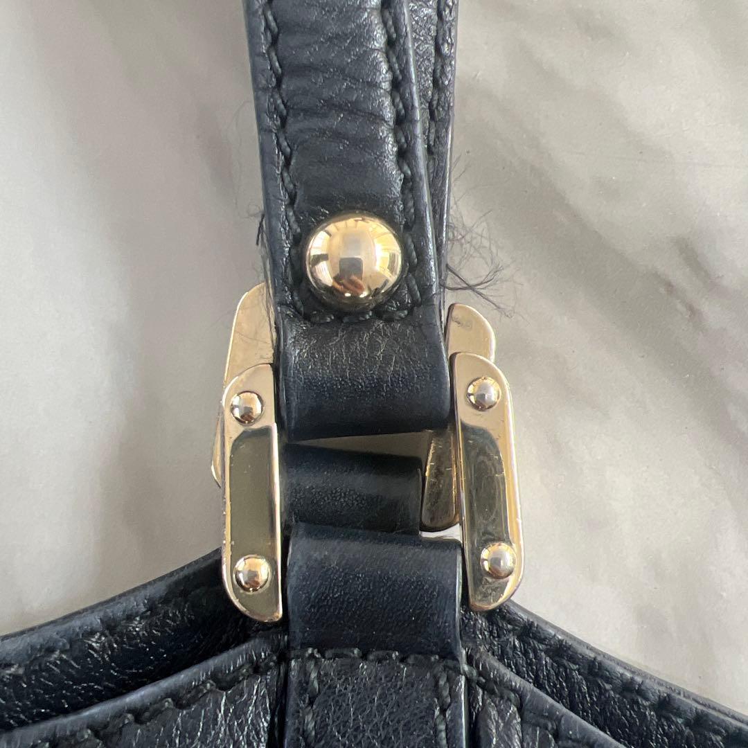 Gucci 黒 ロゴ入り ハンドバッグ