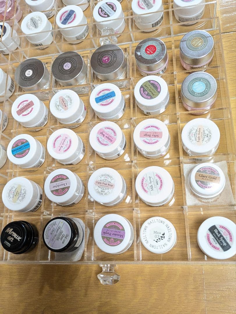 【今月中のみ出品】カラージェル♥　200色　まとめ売り　ケース付　大量　たくさん