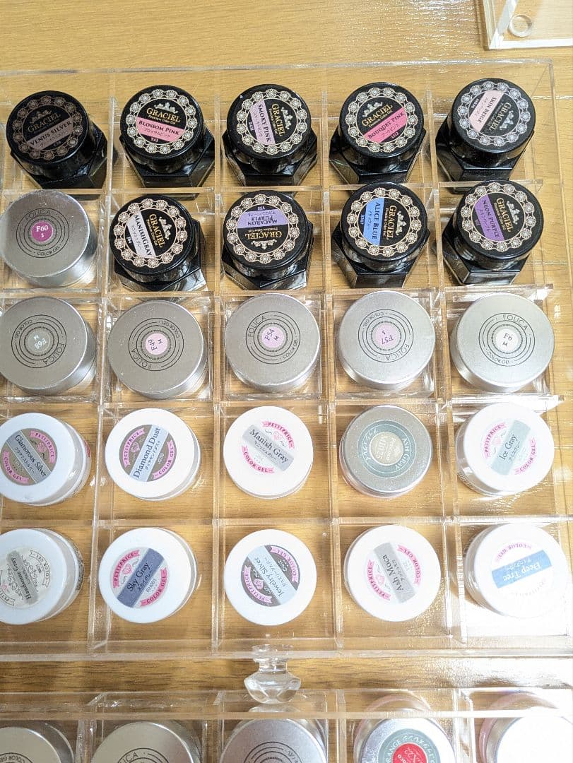 【今月中のみ出品】カラージェル♥　200色　まとめ売り　ケース付　大量　たくさん