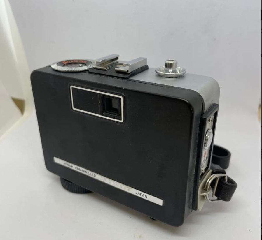 【ジャンク】ケース、ストラップ付 RICOH AutoHalf E2