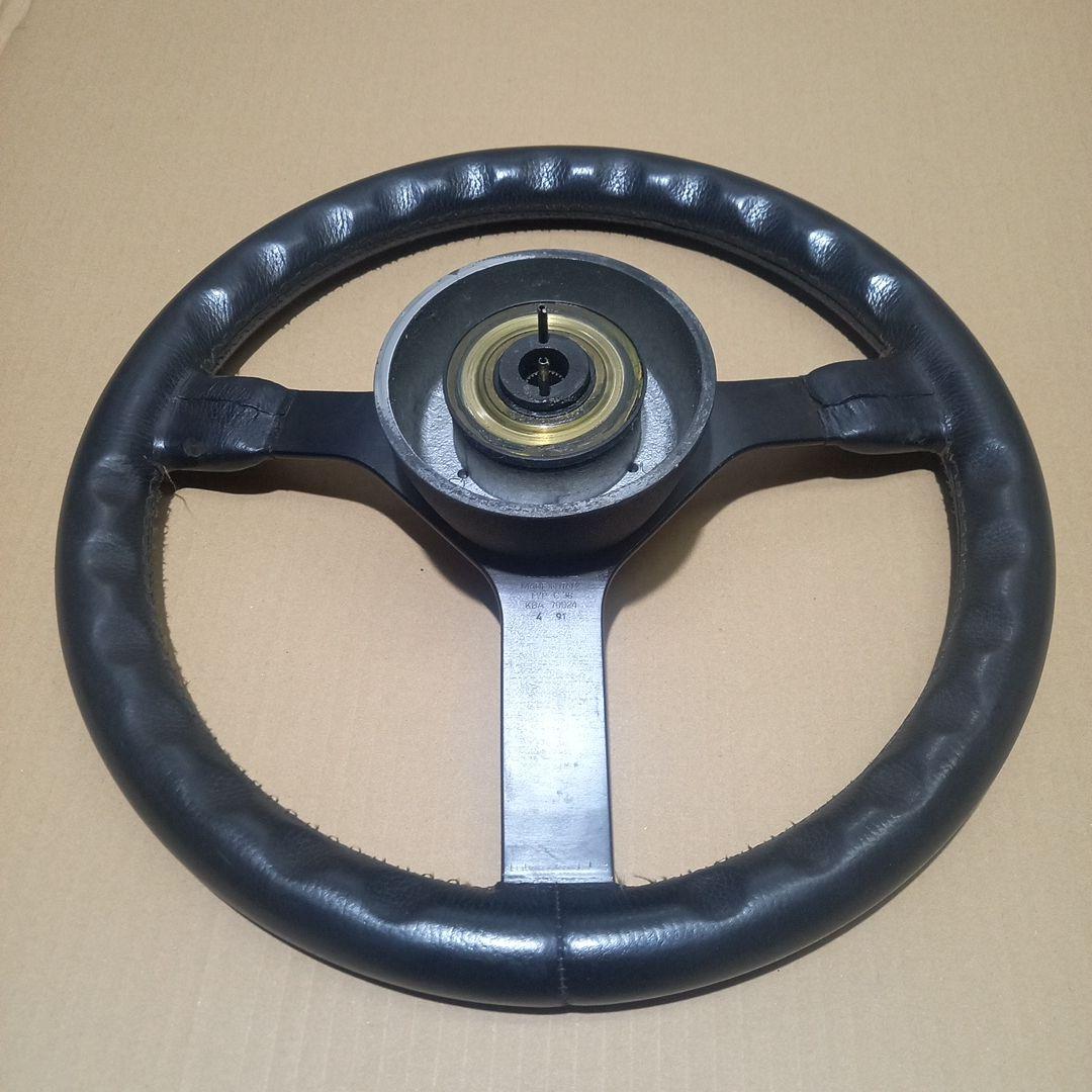 ジムニー　JA11　純正オプション　MOMO　ステアリングハンドル　ボス付き