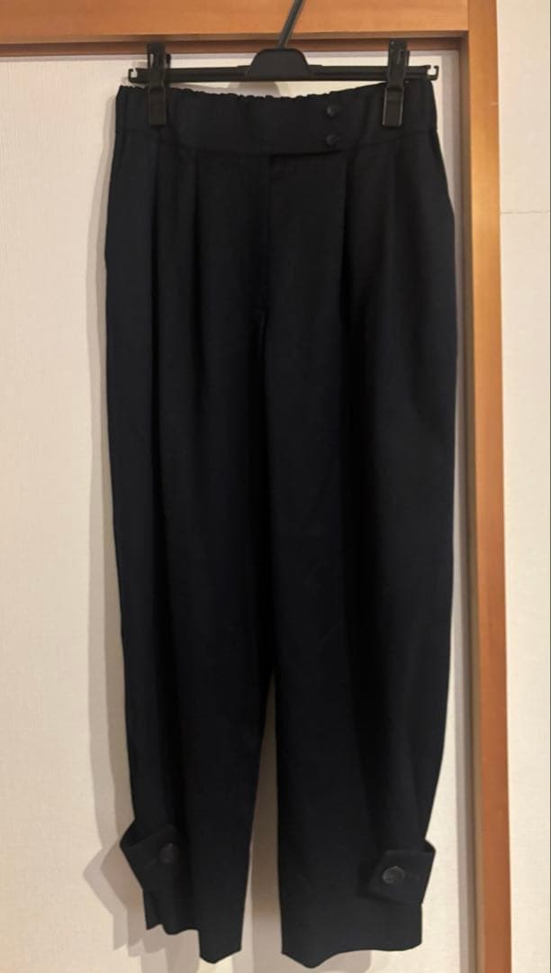 【超美品】タエアシダ 裾タックパンツ L〜XLサイズ 2024コレクション現行品