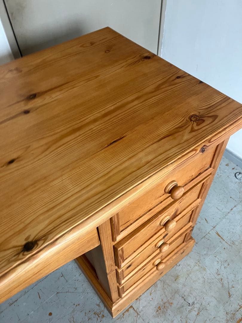 ラキ　ペニーワイズ　チャイルドデスク　Paul Wilson