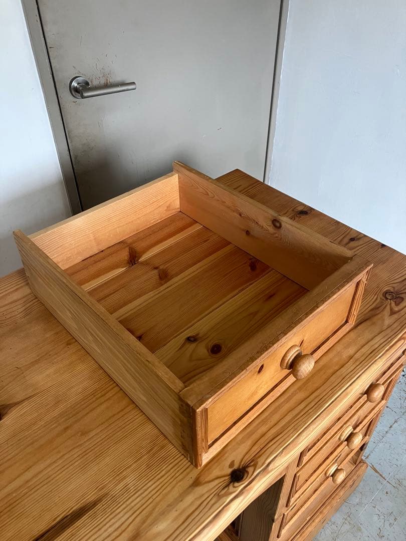 ラキ　ペニーワイズ　チャイルドデスク　Paul Wilson