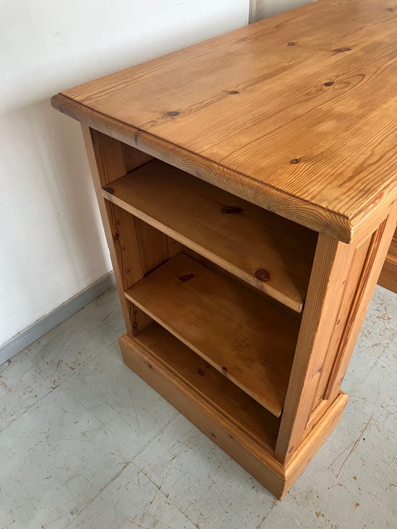 ラキ　ペニーワイズ　チャイルドデスク　Paul Wilson