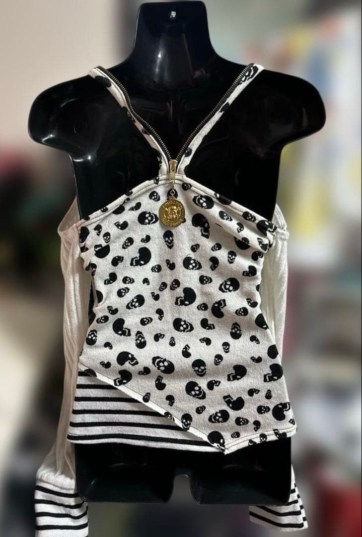 新品未使用　d.i.aスカル柄 クロスオーバートップス