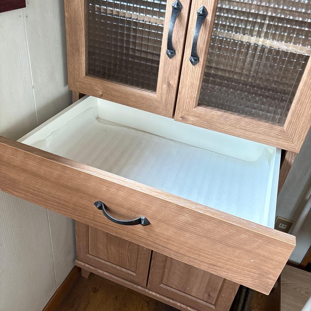 木目調ガラス扉収納キャビネット