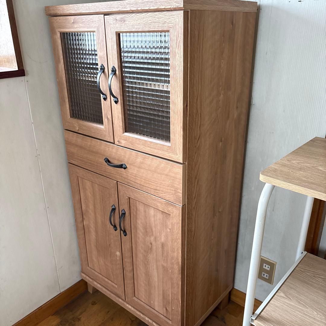 木目調ガラス扉収納キャビネット