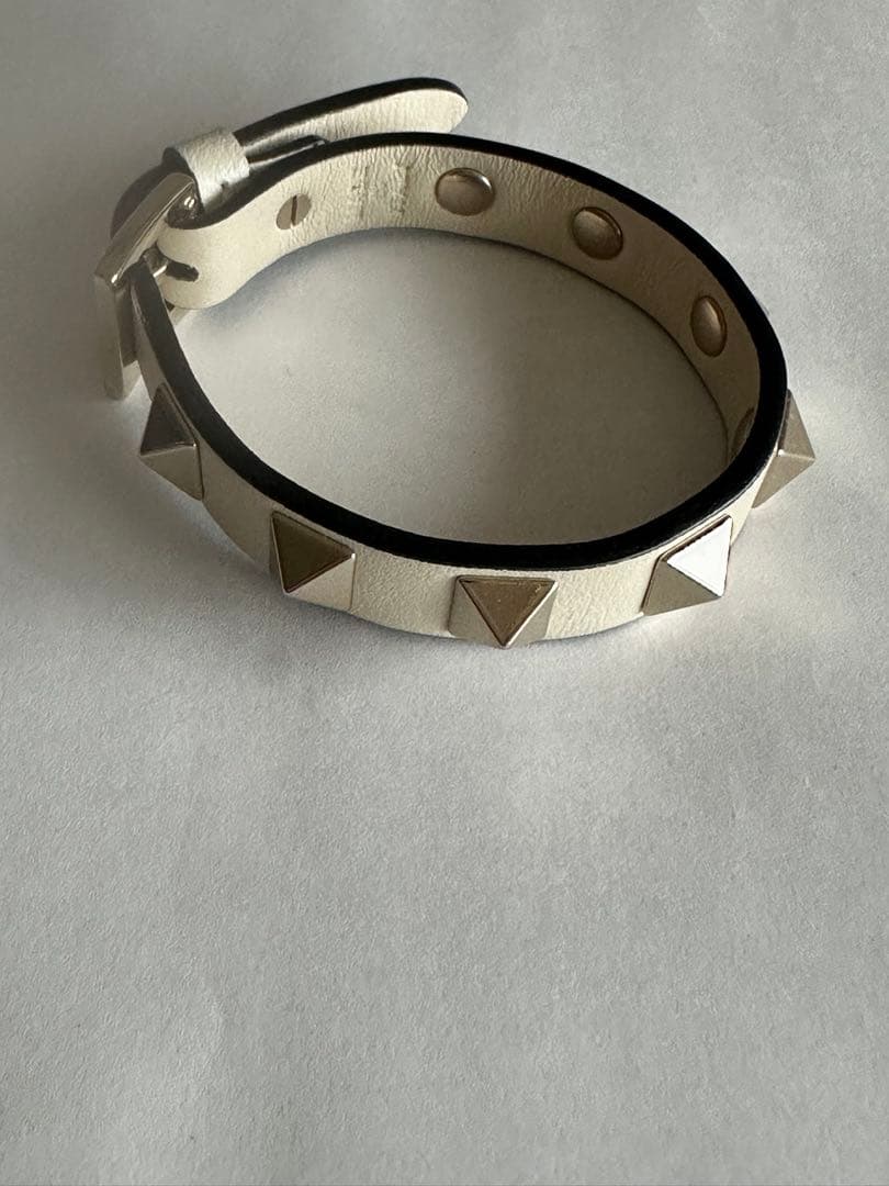 risa様　ヴァレンティノ　ホワイトレザースタッズバングル