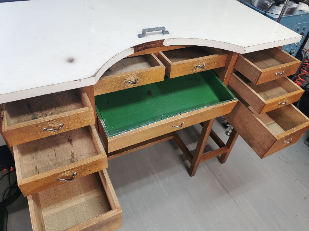 ※m210f 大型の両袖彫金机 アンティーク風 天板白 ジュエリー作成用