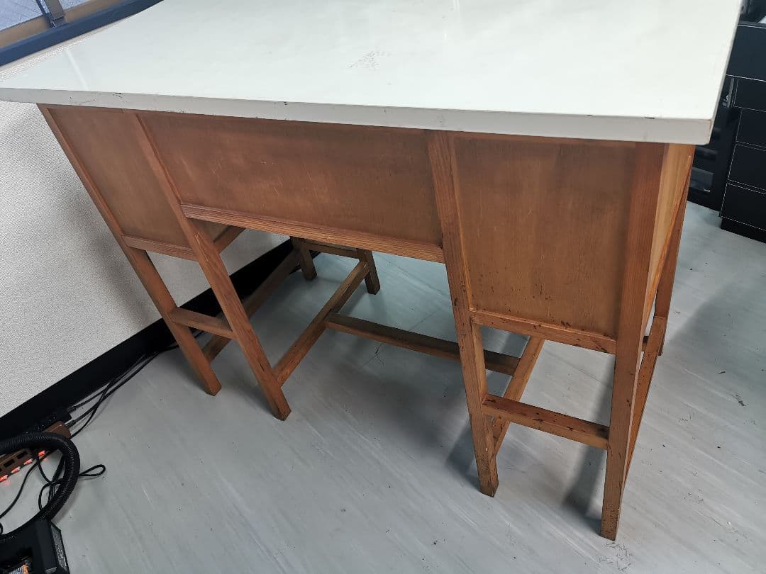 ※m210f 大型の両袖彫金机 アンティーク風 天板白 ジュエリー作成用